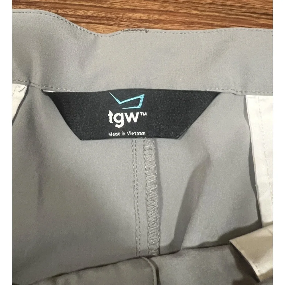 TGW Golf Pants Mens Size 44 Gray Lightweight Player Pleat Expandable Performance